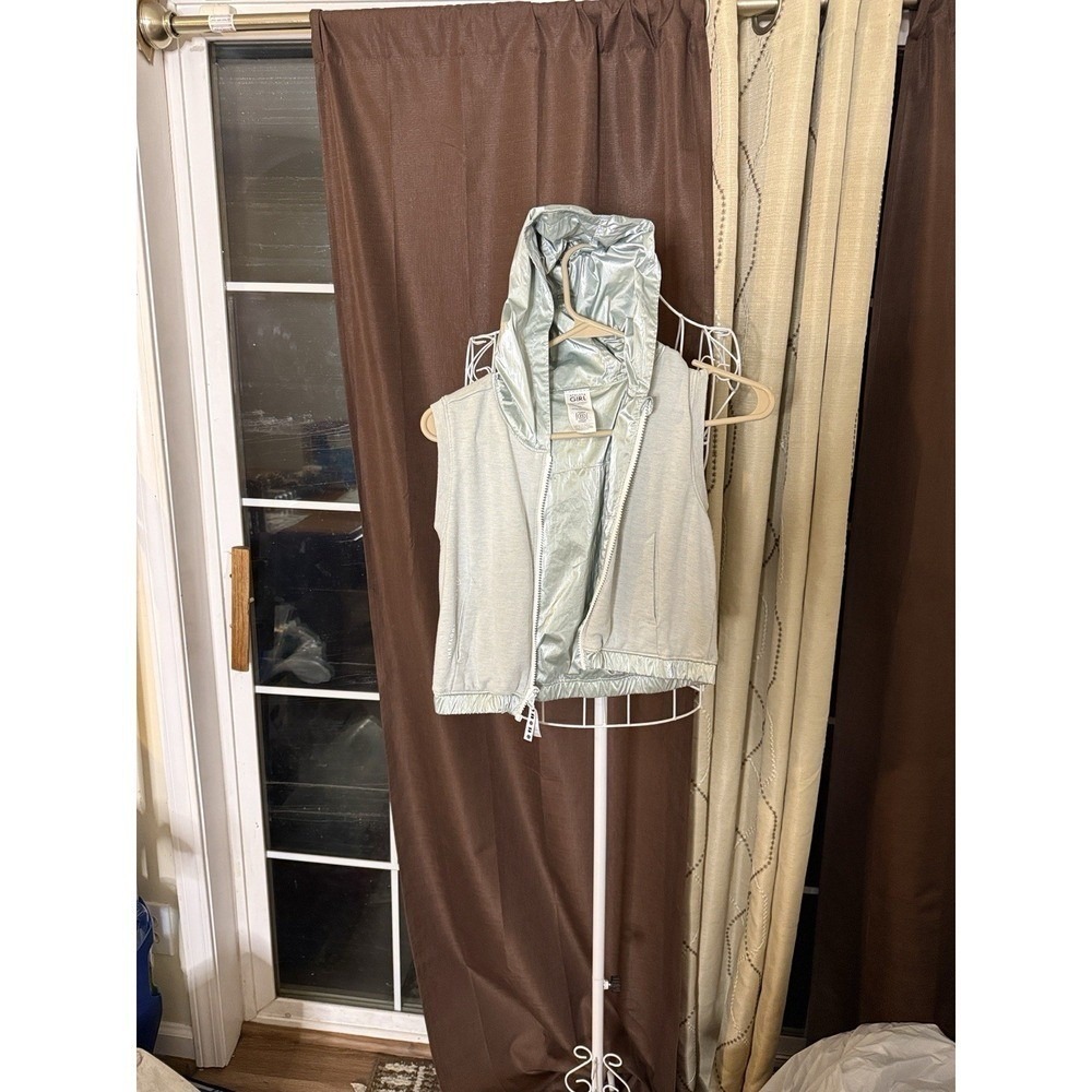 Athleta girl Grey And Silver Hooded Vest Size 7 Girls